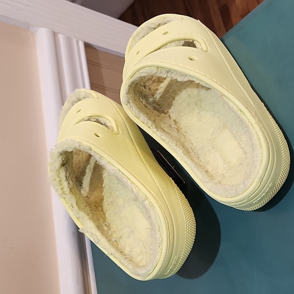 Crocs insulated sandals women's size 9 - Picture 3 of 7